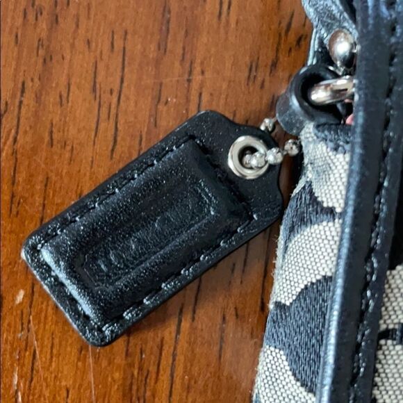 Coach wristlet  - Picture 4 of 6